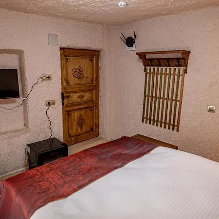 Capavista Cave House Bed & Breakfast *